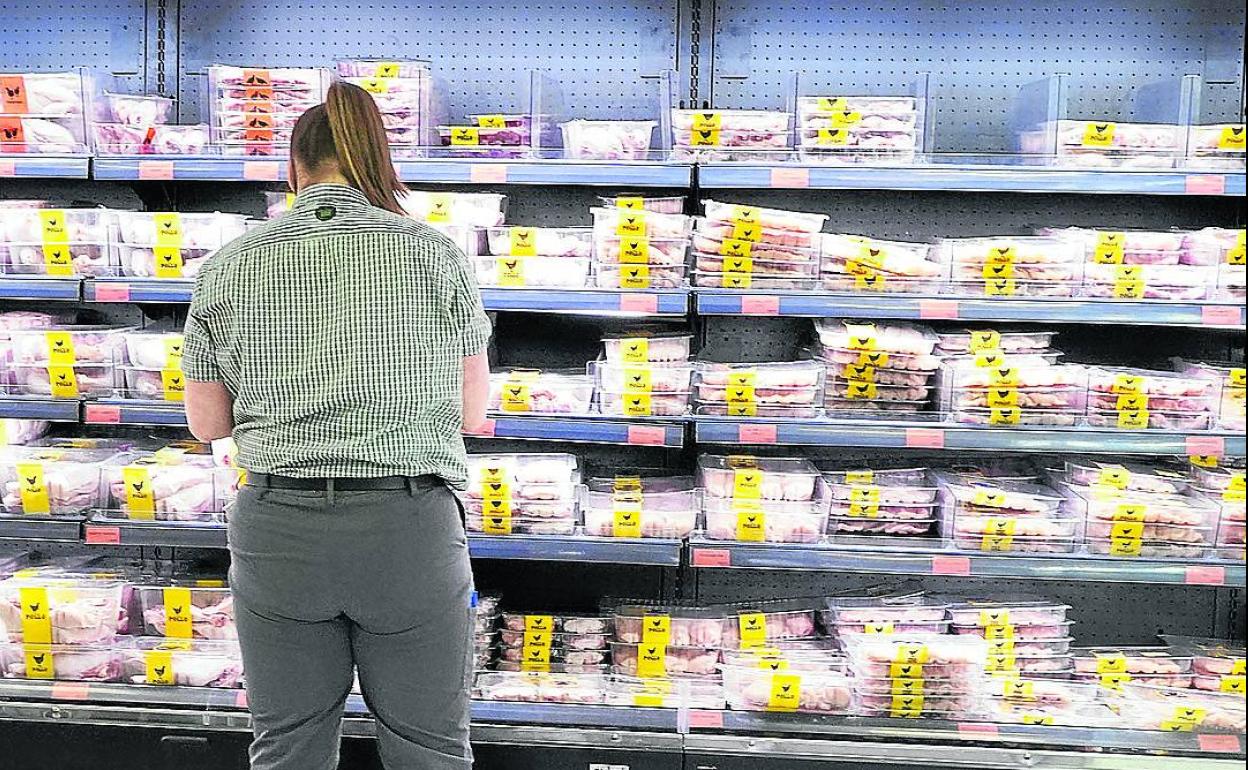 Los supermercados garantizan el abastecimiento, pero con menos oferta