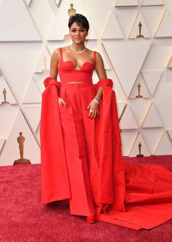 Ariana DeBose, Anita en 'West Side Story', ha ganado el Oscar a la mejor actriz de reparto con un vestido de Valentino. 