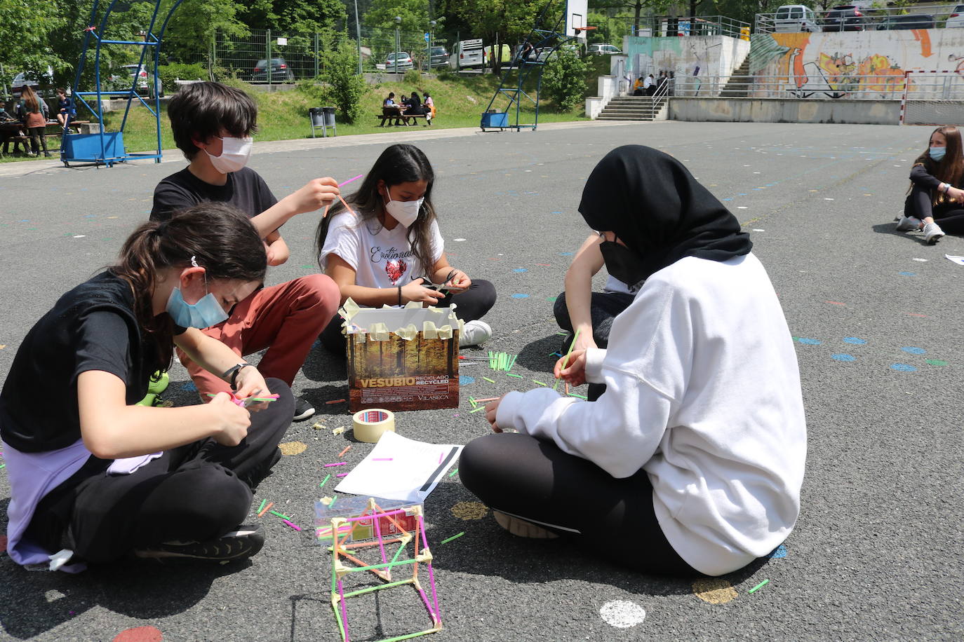 Alumnos de Secundaria de Oianguren, en un proyecto de clase.