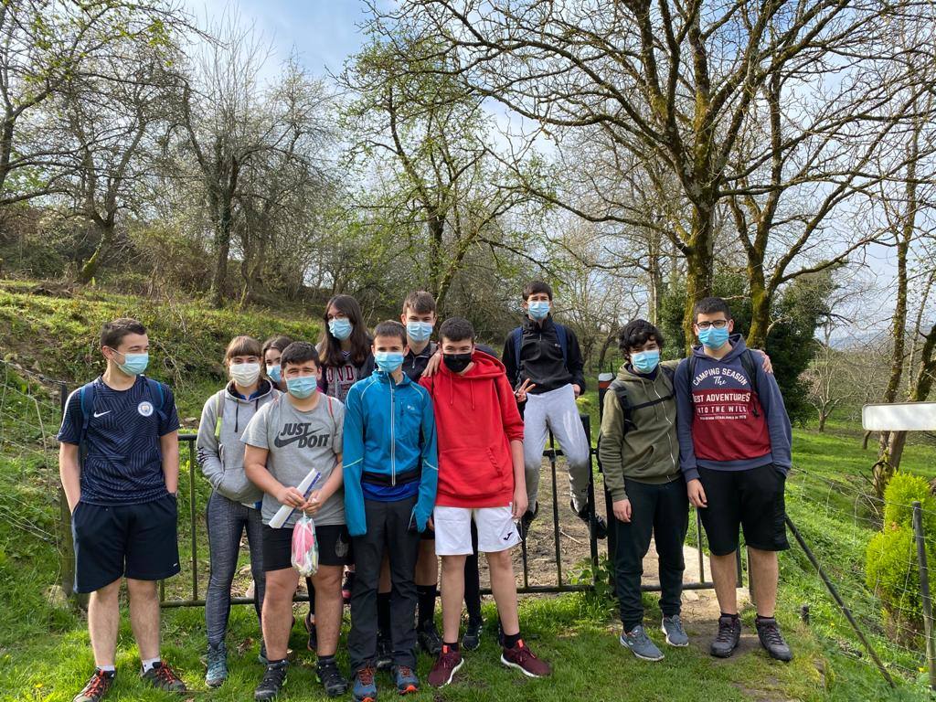 Alumnos de Secundaria de Oianguren, en una excursión al monte.