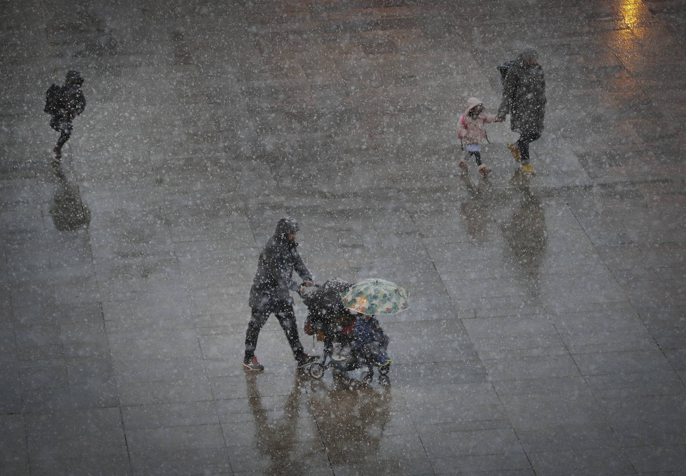 Fotos: Copiosa nevada en Pamplona