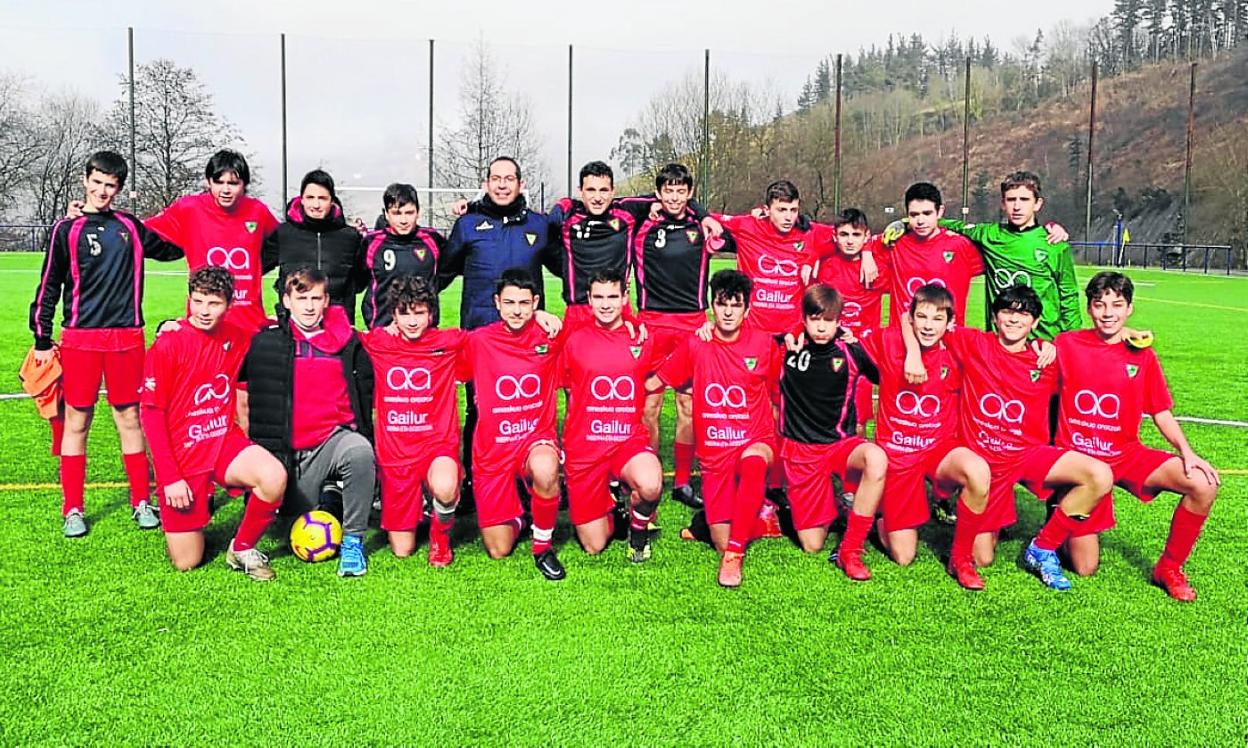 Futbol talde kadetea ariko da beste inor baino lehen gaur goizean Eztalan. 