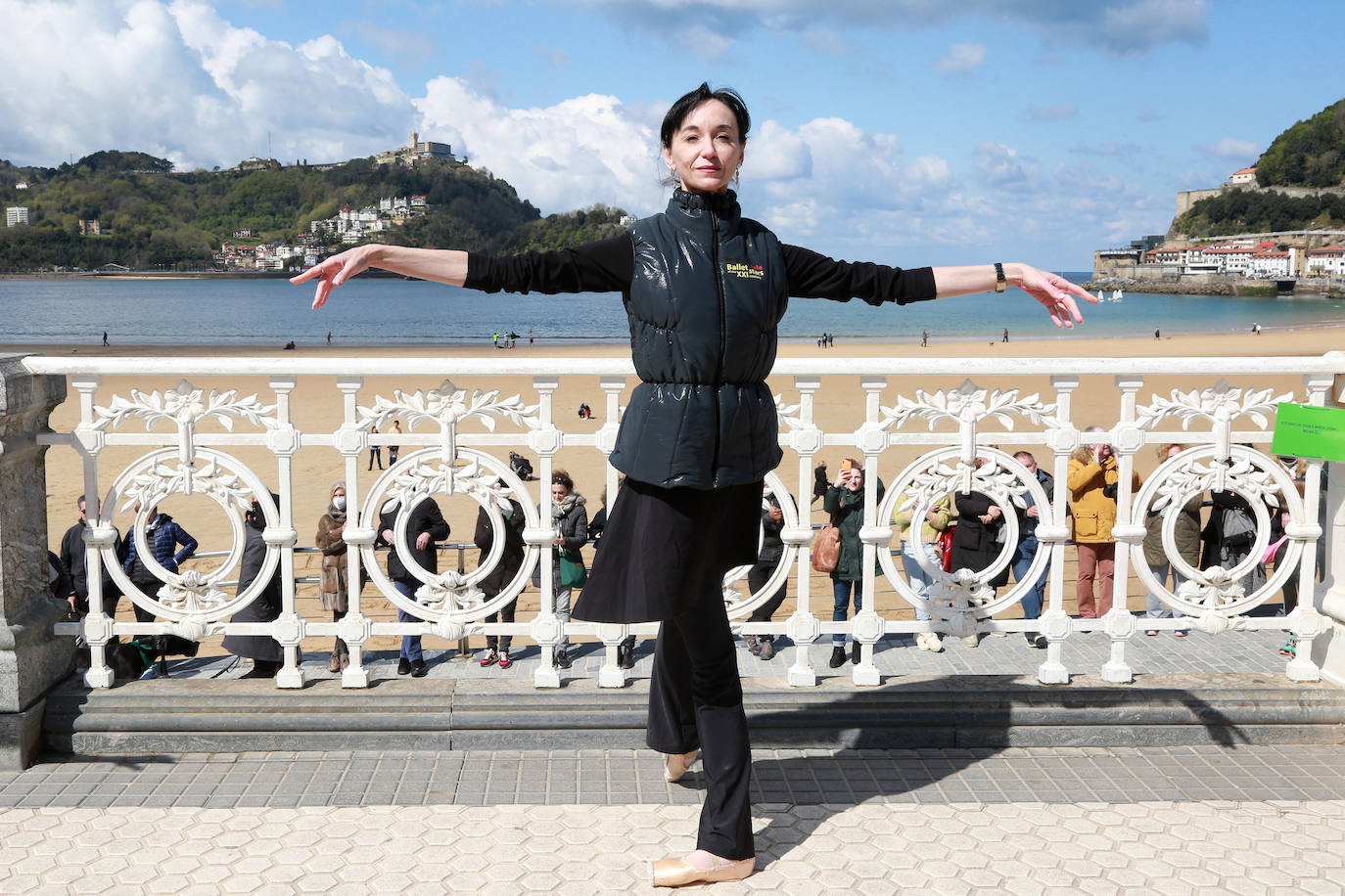 Fotos: Vuelve la danza a la barandilla de La Concha
