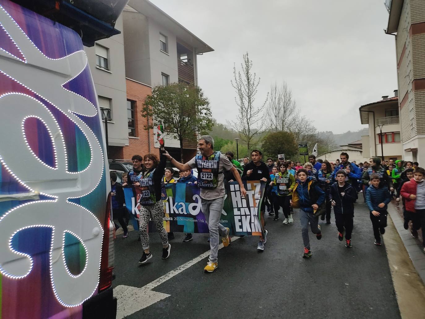 Fotos: Giro ezin hobean igaro du Korrikak Idiazabal