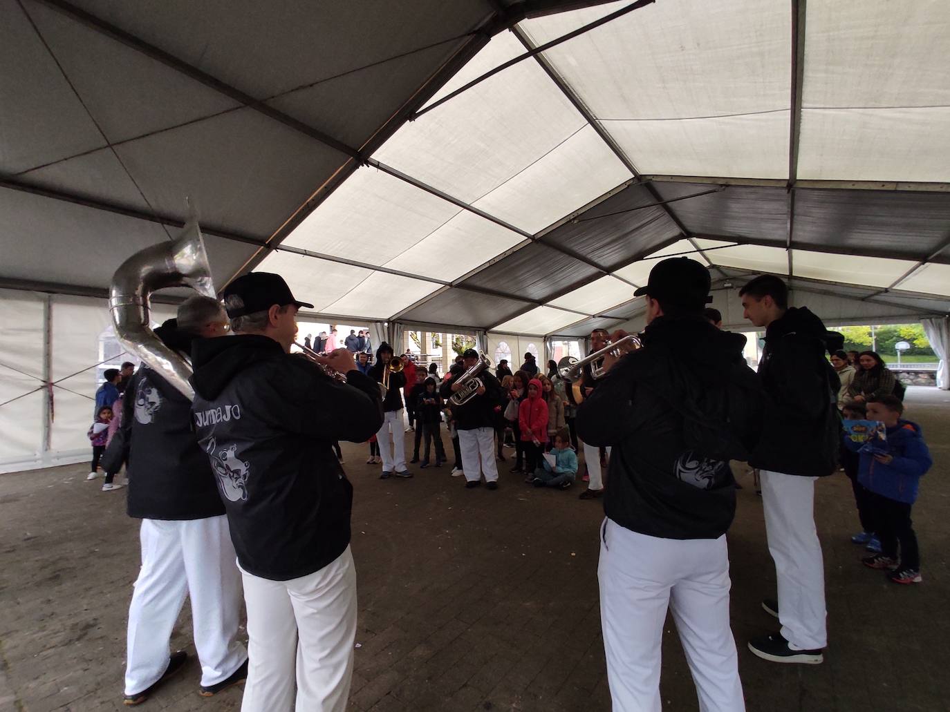 Fotos: Giro ezin hobean igaro du Korrikak Idiazabal