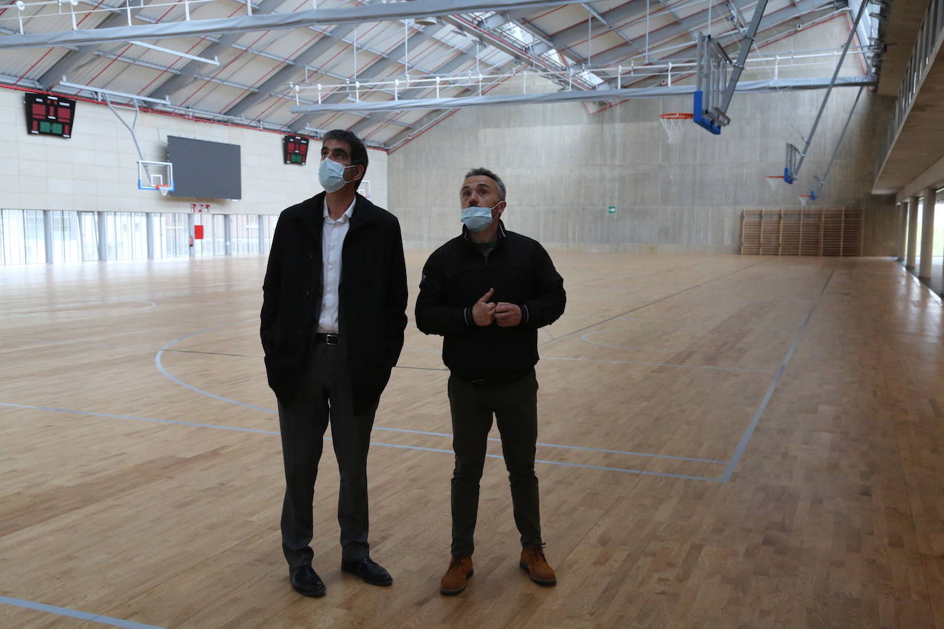 Fotos: Altza estrena polideportivo en once días