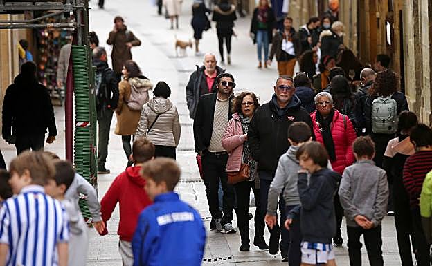 Los turistas ya se dejan ver por las calles de la Parte Vieja de Donostia
