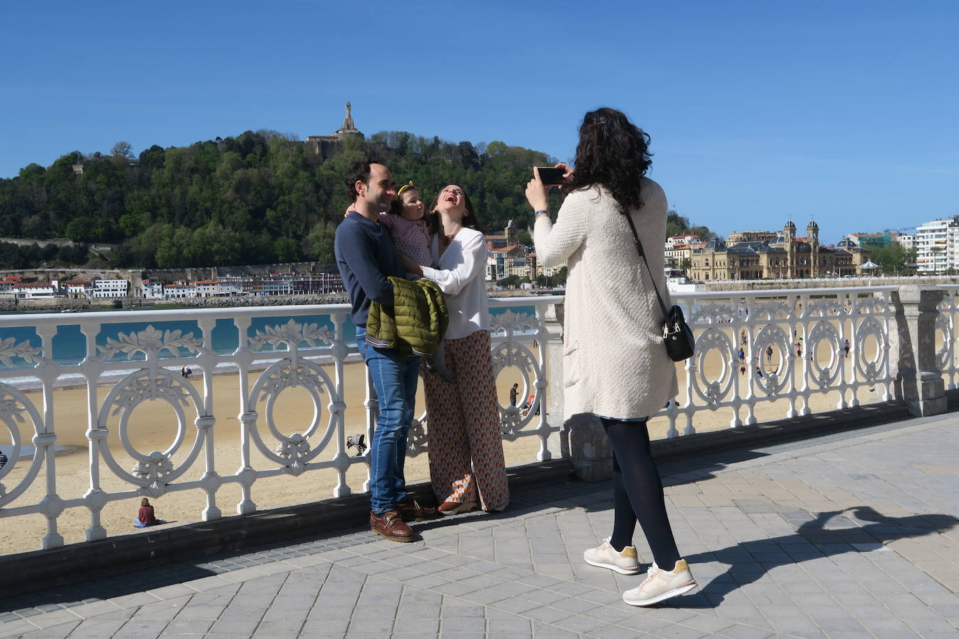 Fotos: Tiempo soleado durante la tarde de este sábado