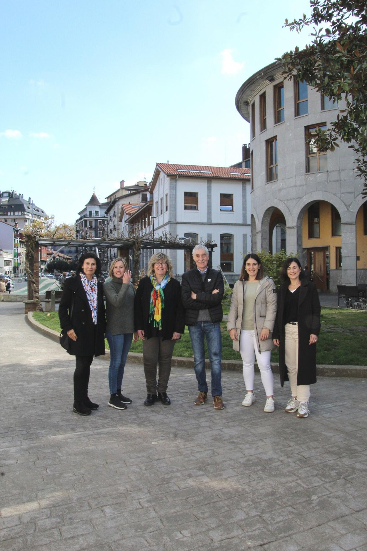 Representantes y técnicas del Ayuntamiento y Elgoibarko Izarra. 