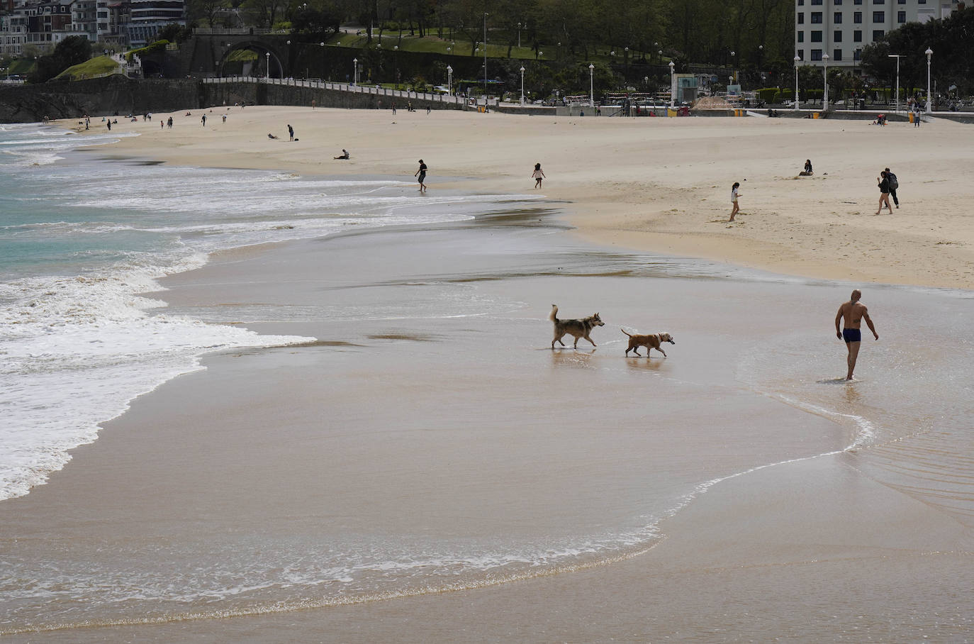 Fotos: Imágenes del día caluroso en Gipuzkoa