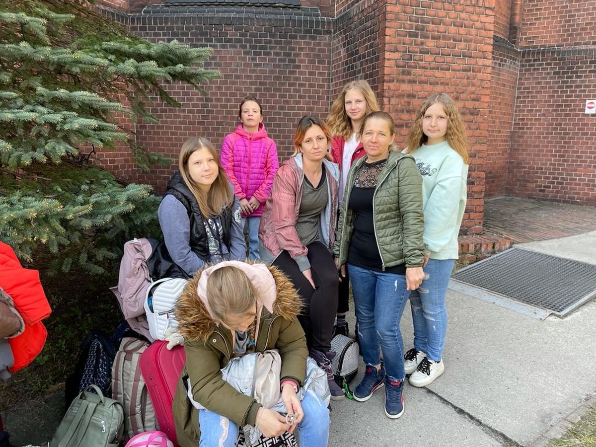 20 niños ucranianos viajan a Gipuzkoa en el primer autobús organizado por Chernobil Elkartea. 