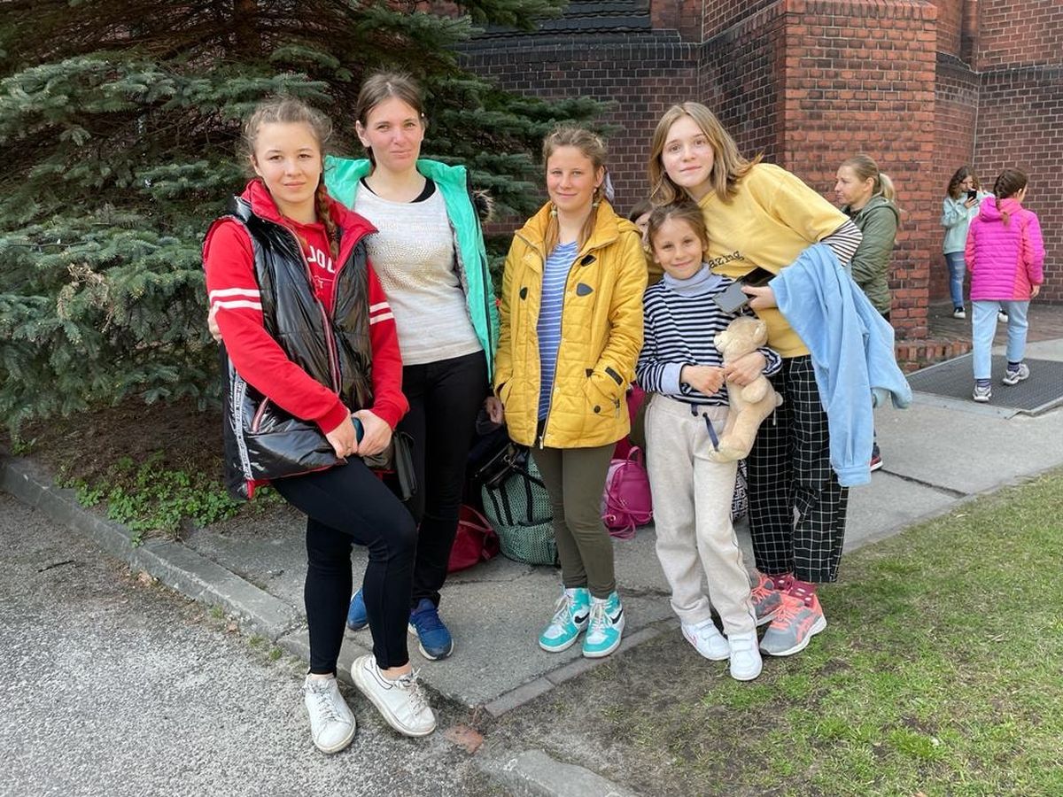 20 niños ucranianos viajan a Gipuzkoa en el primer autobús organizado por Chernobil Elkartea. 