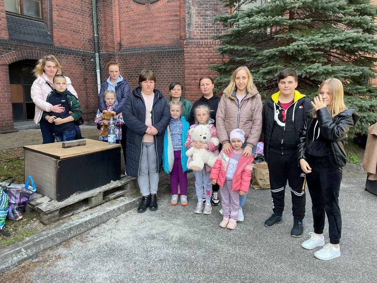 20 niños ucranianos viajan a Gipuzkoa en el primer autobús organizado por Chernobil Elkartea. 