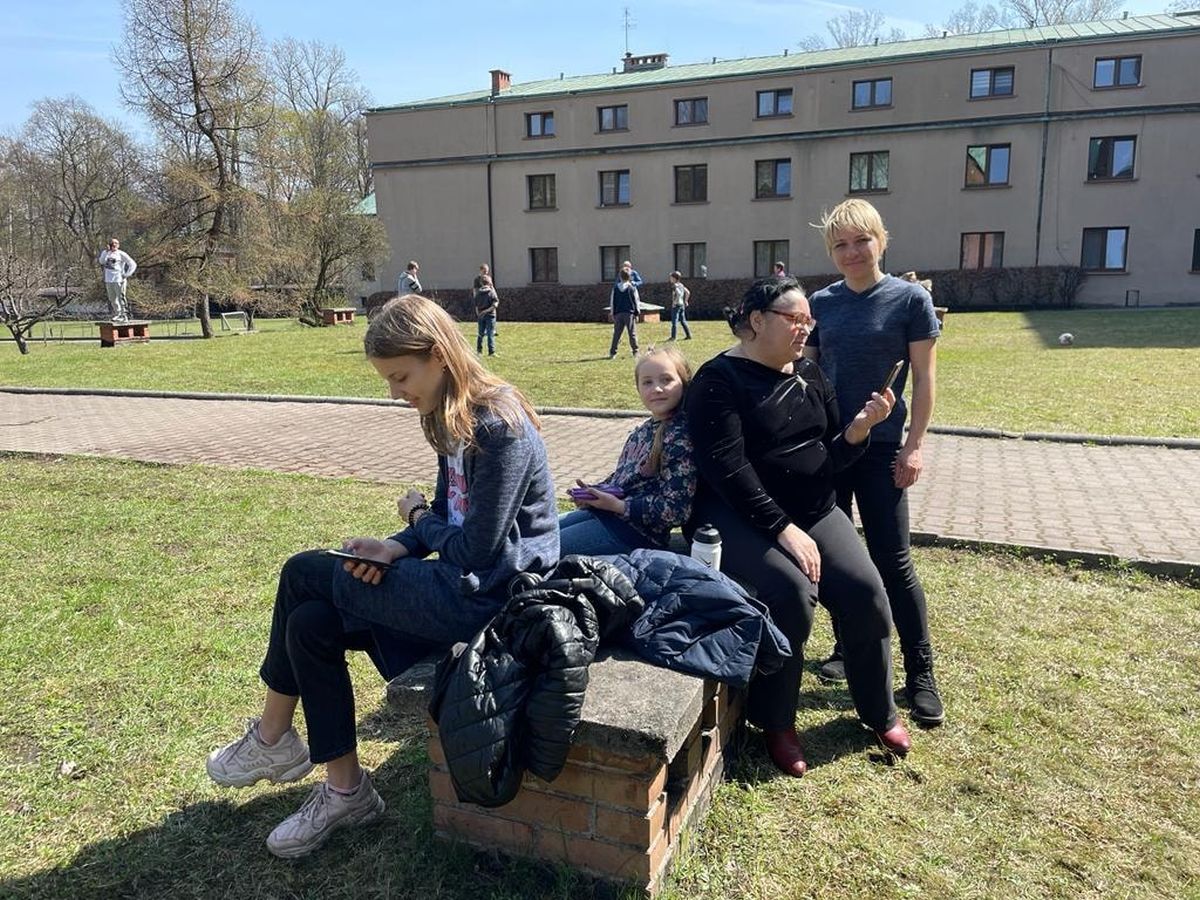 20 niños ucranianos viajan a Gipuzkoa en el primer autobús organizado por Chernobil Elkartea. 