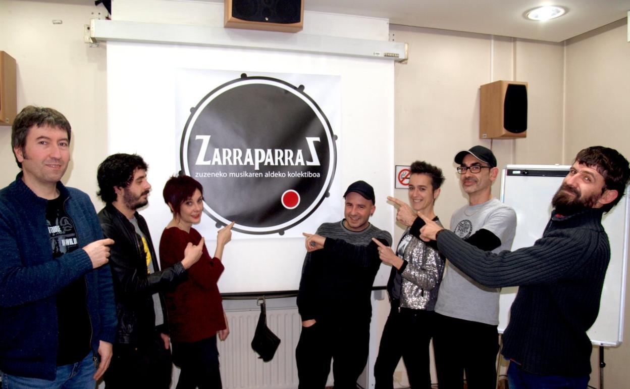 Algunos de los componentes del colectivo que dinamiza y apuesta por la musica en directo en un formato abierto a todo el público. 