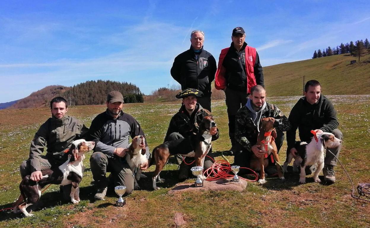 Vencedores del Campeonato de Gipuzkoa de Perros de Rastro de Jabalí.