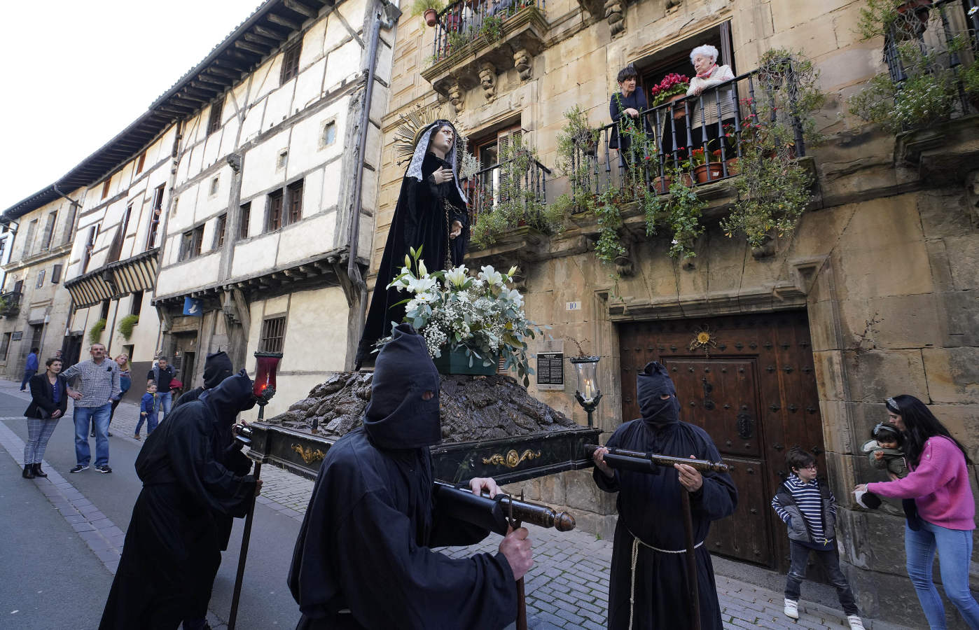Fotos: La procesión de Viernes Santo reunió a cientos de personas en Segura