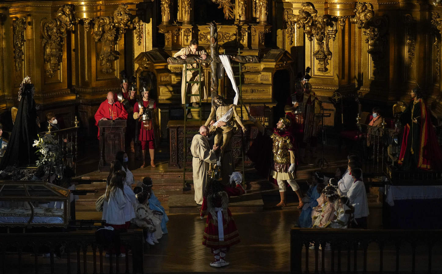 Fotos: La procesión de Viernes Santo reunió a cientos de personas en Segura