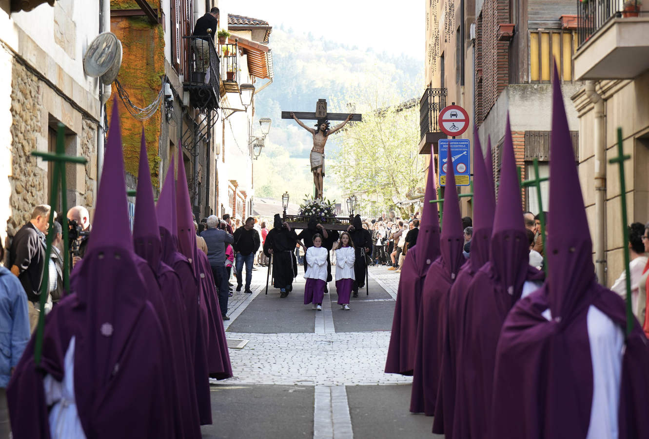 Fotos: La procesión de Viernes Santo reunió a cientos de personas en Segura