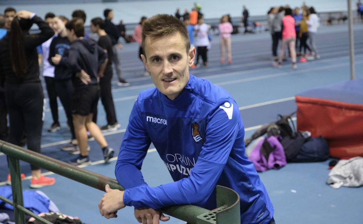 Iraitz Arrospide posa en el velédromo de Anoeta.