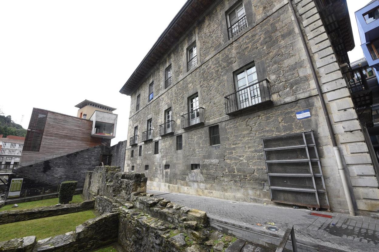 La programación especial contempla coloquios con autores, sorteos, ipuin txokoa y lectura especial de cómics y libros. 