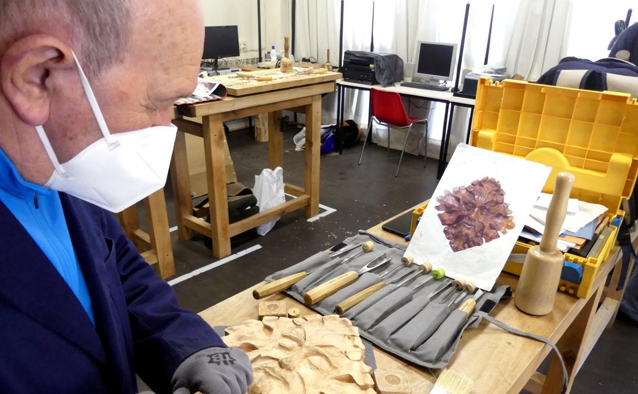 La talla en madera cuenta con muchos seguidores. 