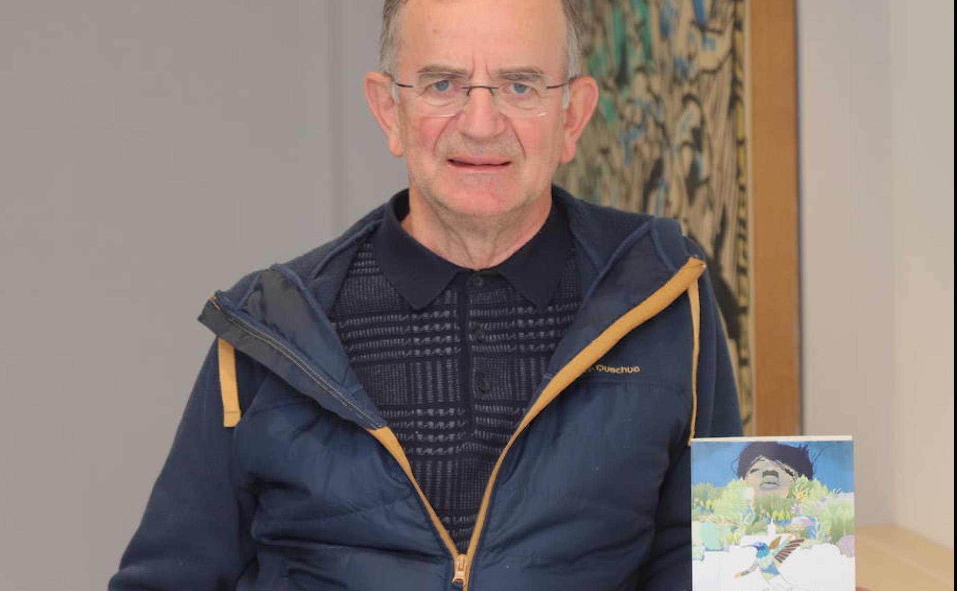 Juan Garayar posa con su segunda novela