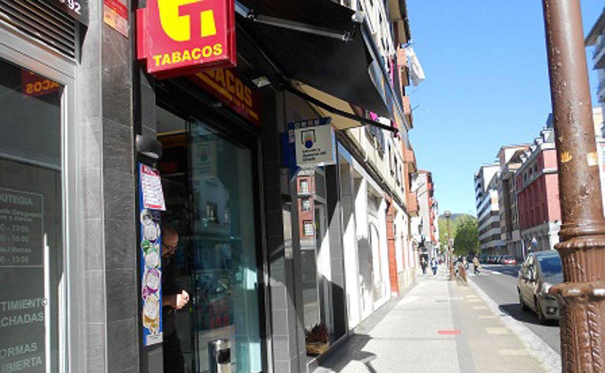 El despacho receptor situado en Geltoki Kalea, 15, en Lasarte-Oria, donde se validó el boleto agraciado.