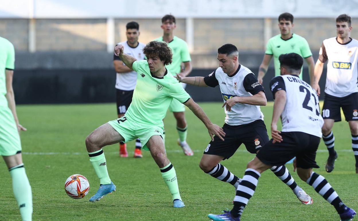 Duelo entre el Real Unión y el Bilbao Athletic.