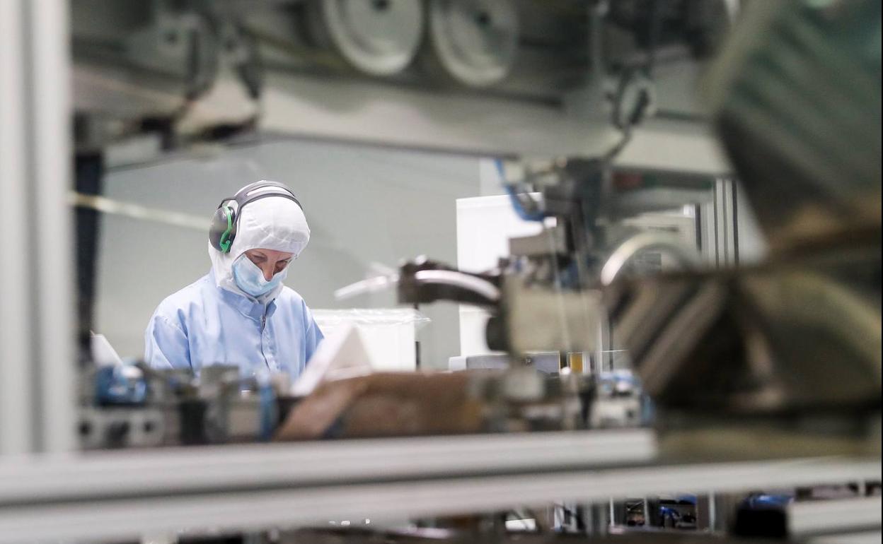 La guerra de Ucrania impacta ya en la economía de Euskadi y echa el freno al avance del PIB