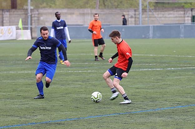 La final se vivió con gran intensidad, por parte del público, sobre el cesped de Azkoagain. 