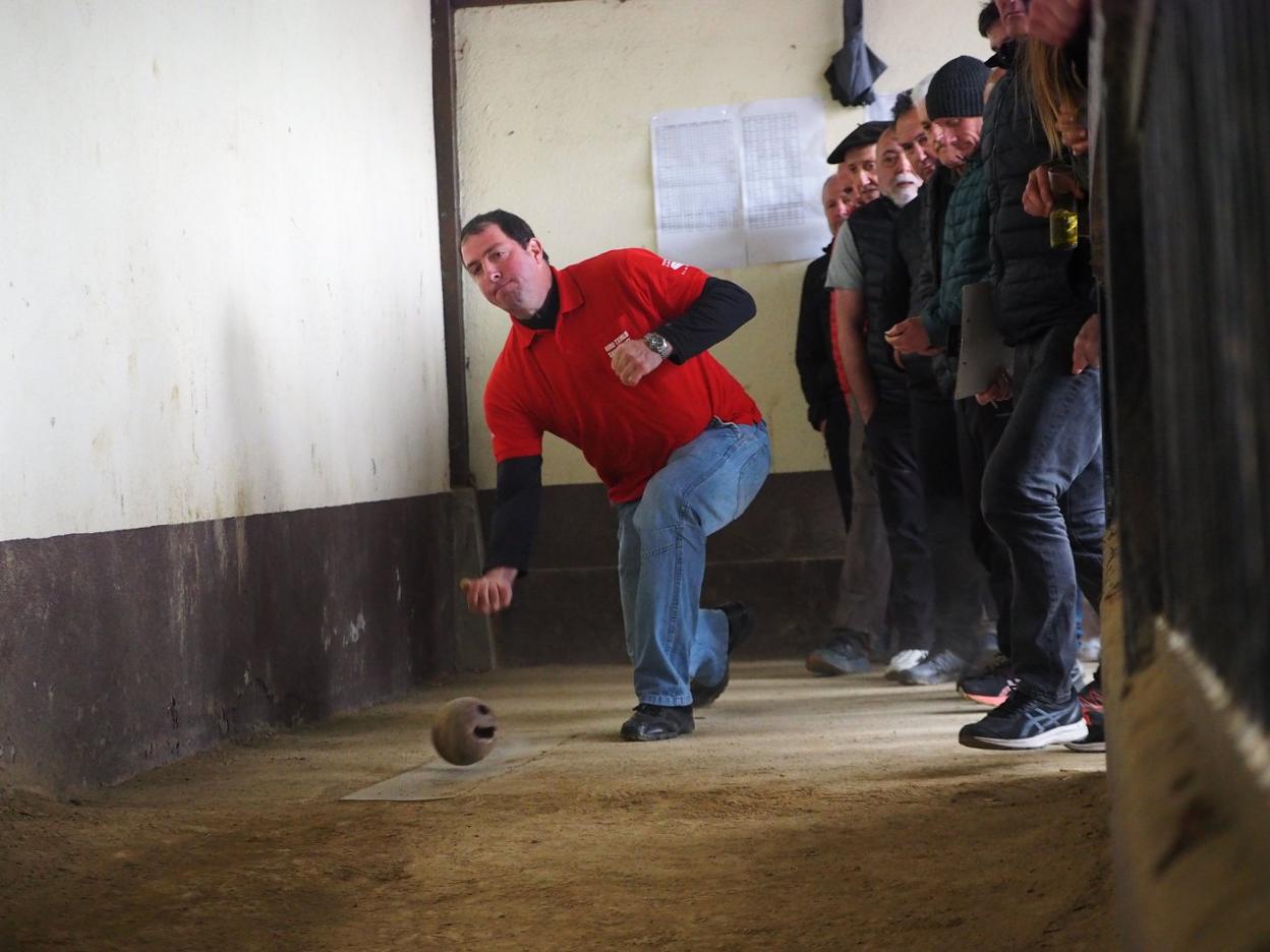 Uno de los intentos de Unai Loiola durante la tirada del sábado. 