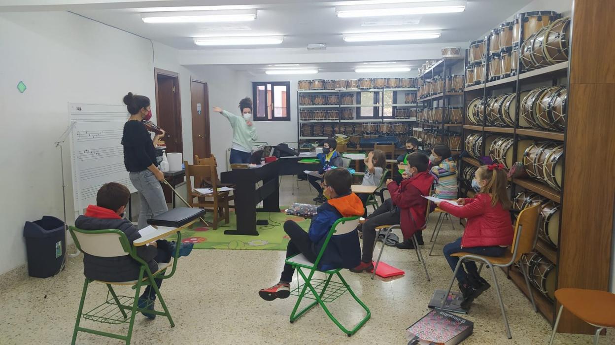 Astelehenetik zabalik da musika eskolan izena emateko epea. 