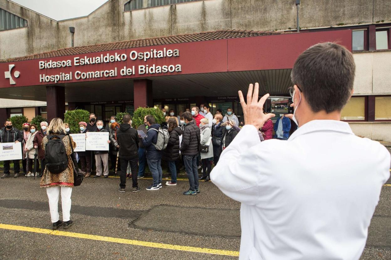 Ciudadanía y personal insistieron en el riesgo de que los quirófanos se trasladen fuera del hospital durante más de año y medio de obra. 