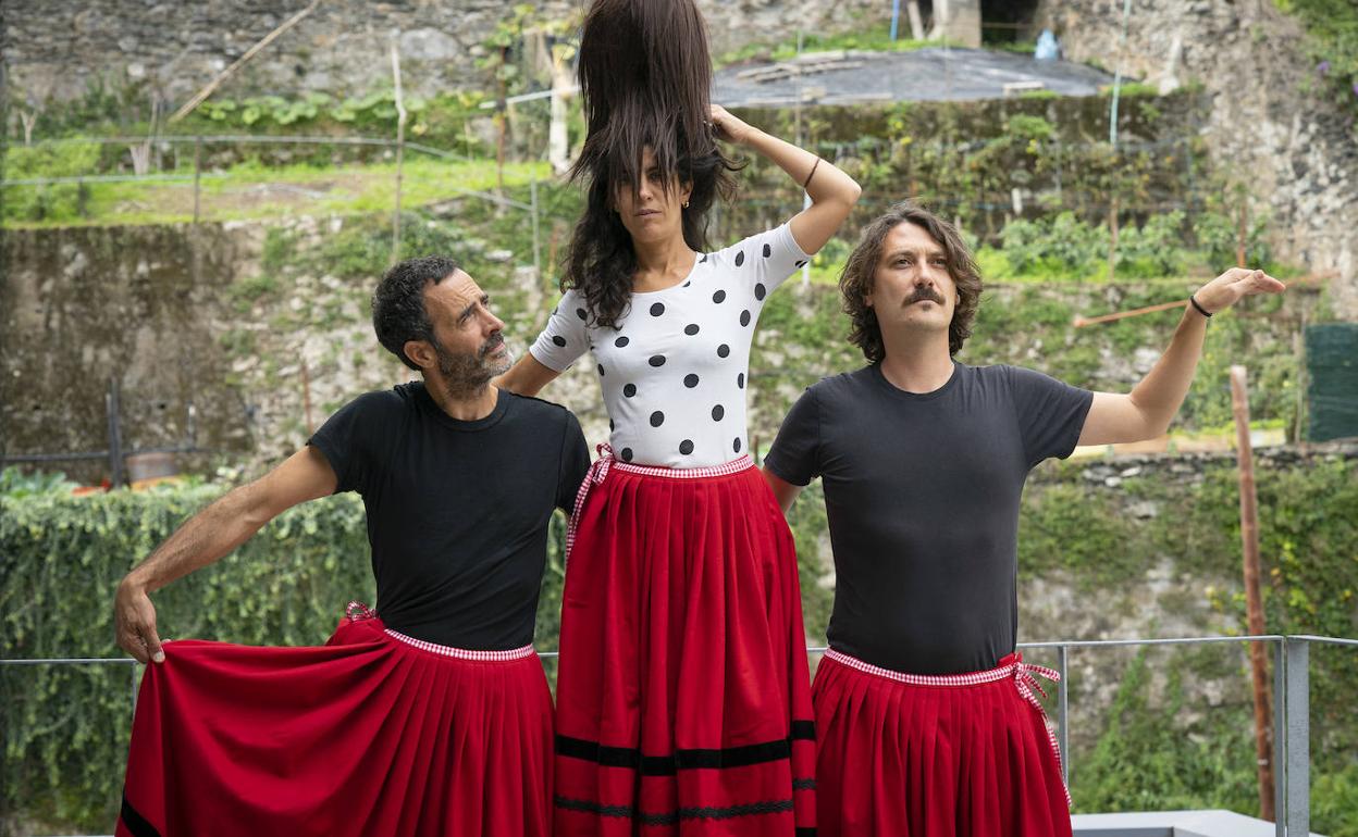 Iban Urizar, Amorante, Los Sara Fontán-eko Sara Fontán eta Edi Pourekin, promozioko argazkian.