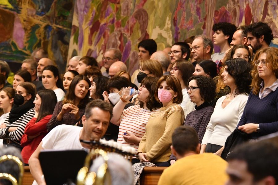 Fotos: Preparativos del primer ensayo conjunto de la Euskadiko Orkestra y el Orfeón