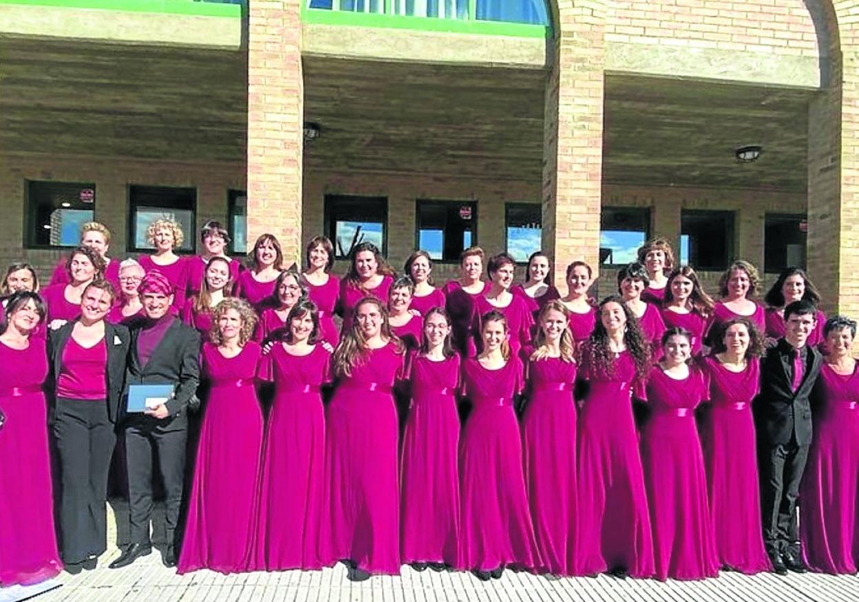 El coro Hots, en el reciente concurso de Ejea de los Caballeros. 