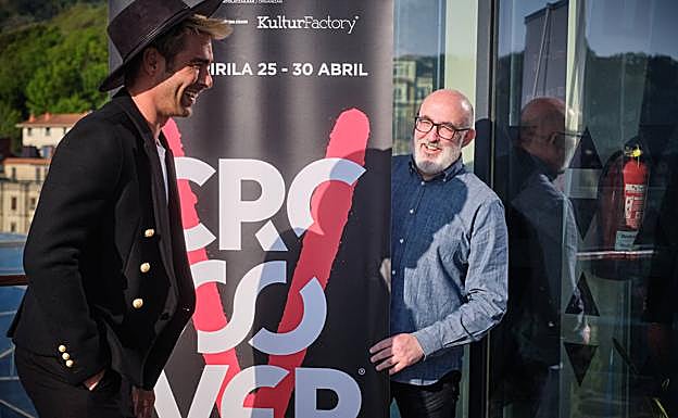 Jon Kortajarena fue estrella de Crossover, 'vigilado' por Jon Paul Arroyo, uno de los responsables del festival.