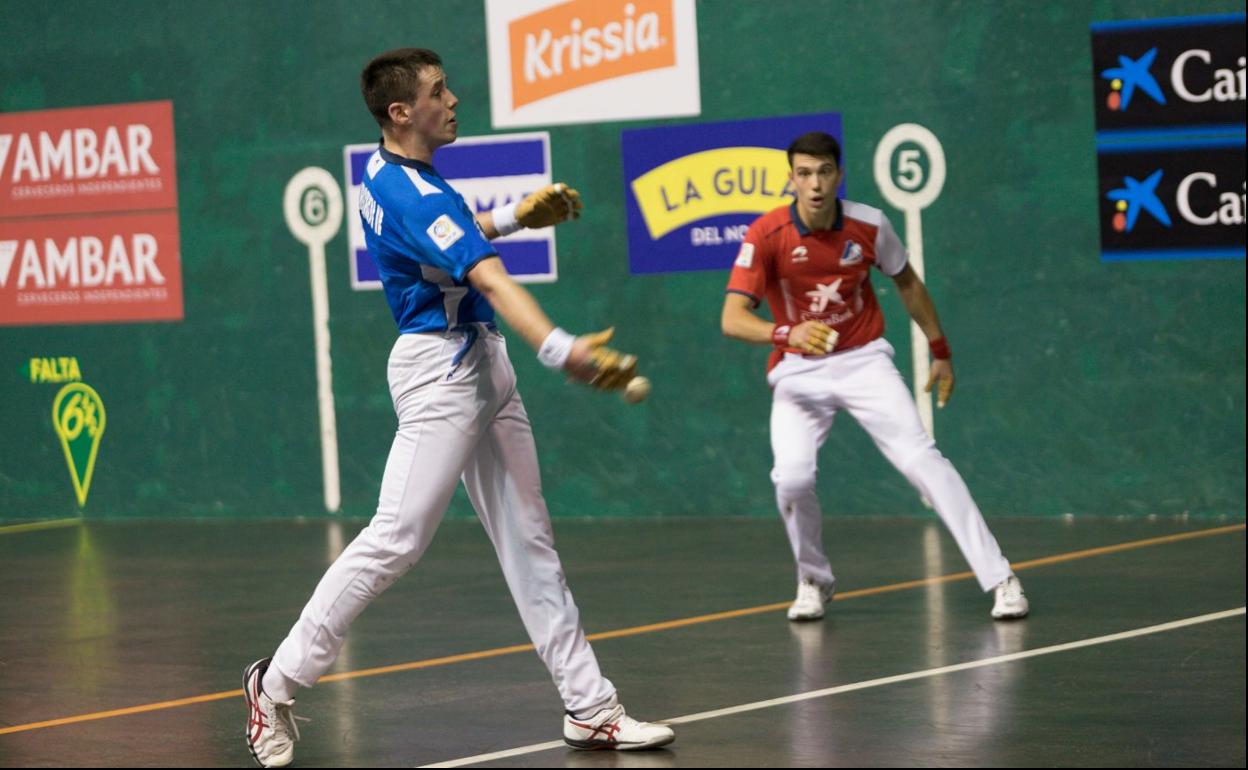 Unai Alberdi dominó en todas las facetas del juego a Julen Egiguren en el Astelena. 