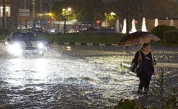 La tromba de agua ha dejado 100 litros en el barrio valenciano de El Cabanyal en menos de 2 horas,.
