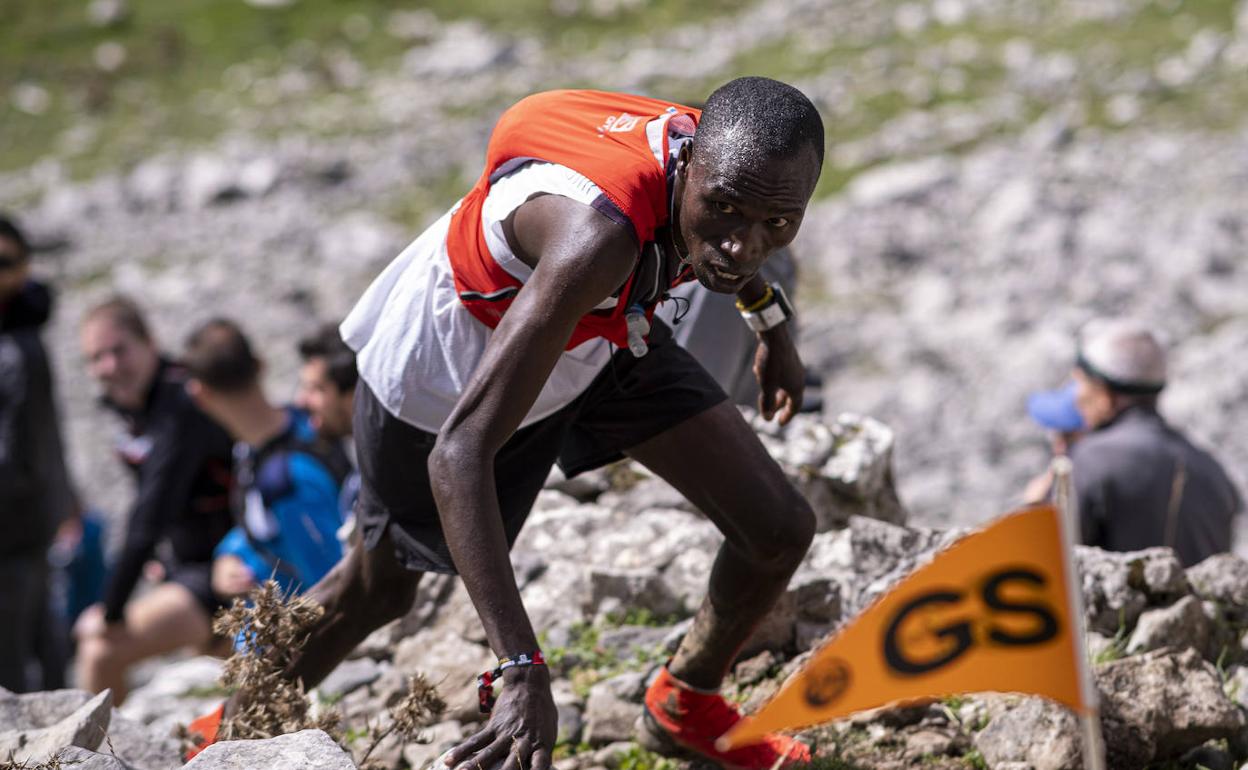 El atleta keniata Ben Kimtai participa en la Gorbeia Suzien.