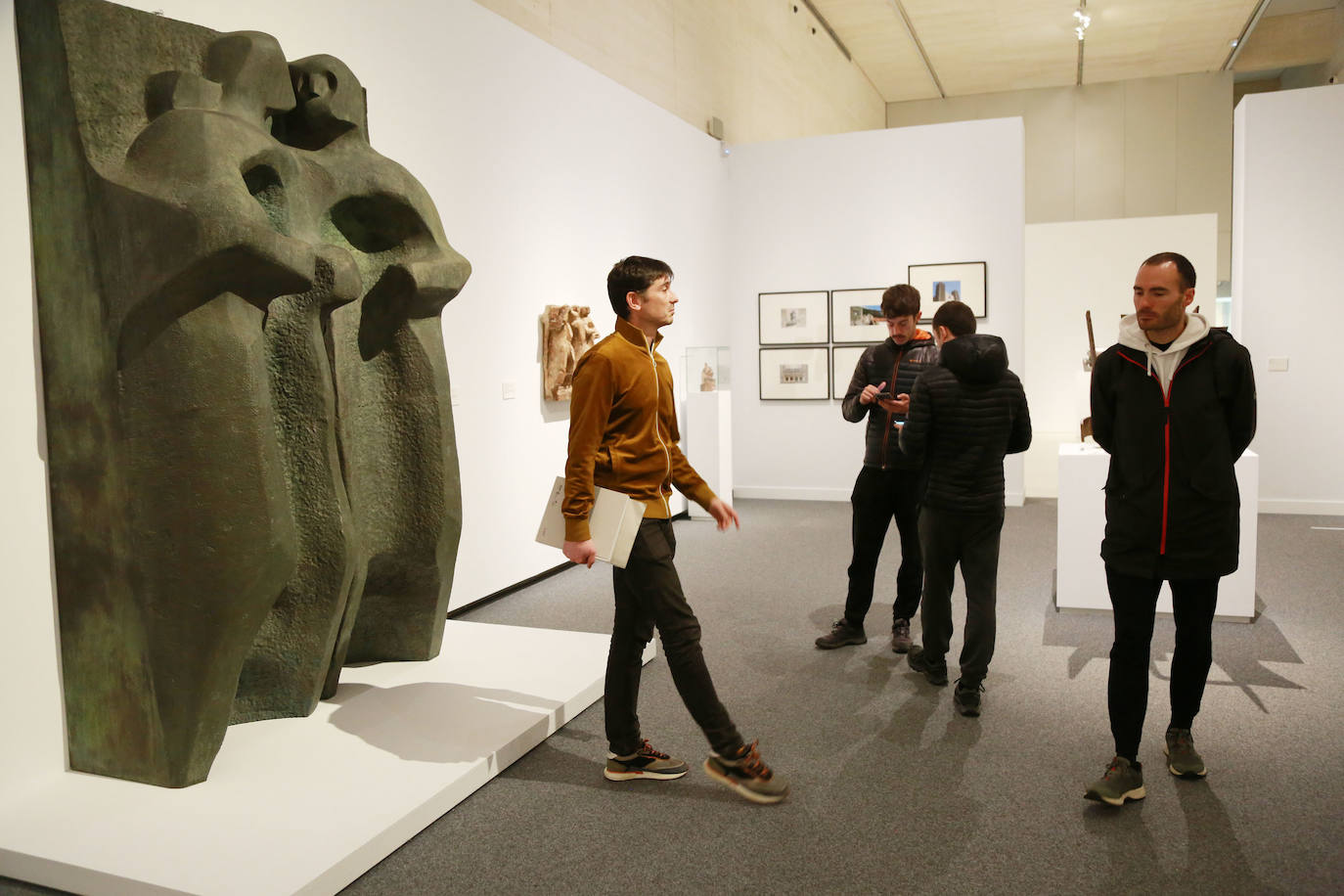 Fotos: Kukai dialoga con Chillida y Oteiza en la exposición de San Telmo