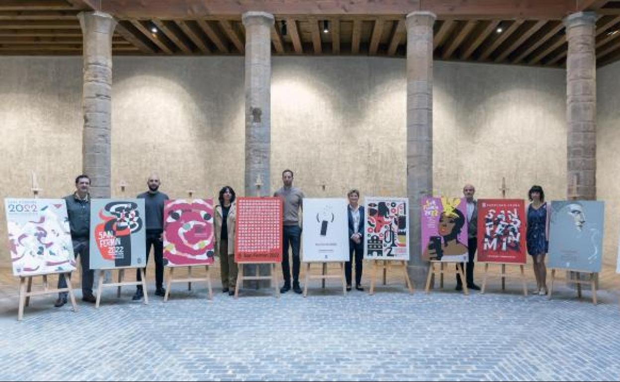 El jurado con las diez obras seleccionadas