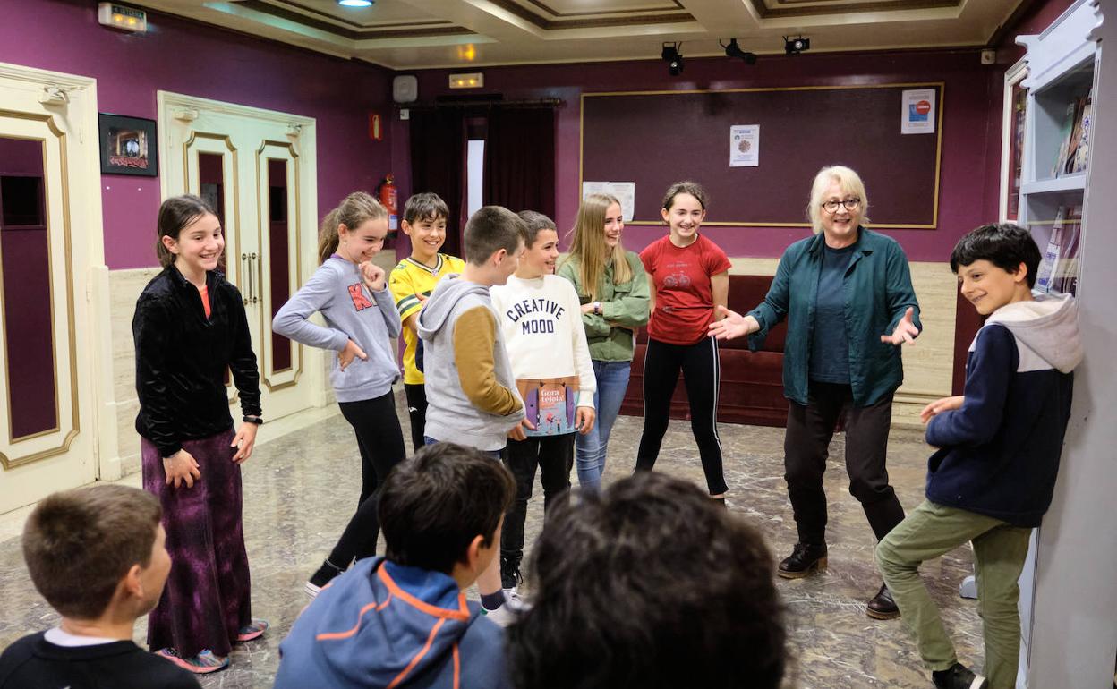 Aizpea Goenaga aktore eta zuzendariaren aholku eta iradokizunak jaso dituzte antzezle gazteek.