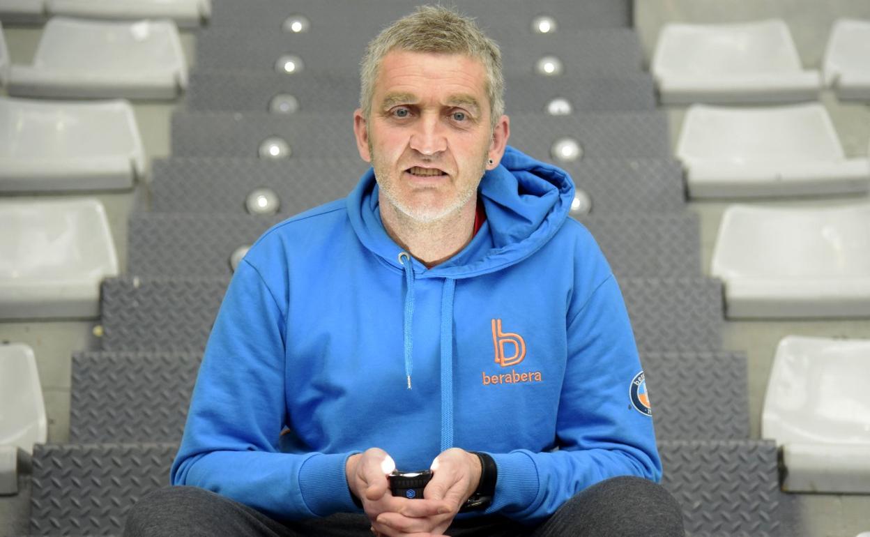 Imanol Álvarez, en las gradas del Josean Gasca. 