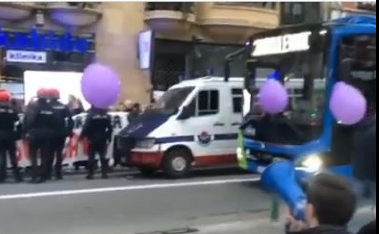 Una protesta anterior frente a Askabide en San Sebastián. 