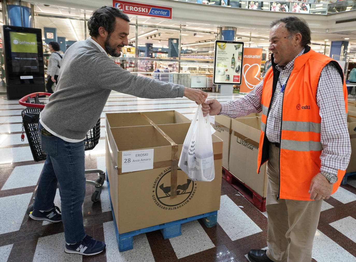 Fotos: Campaña de recogida del Banco de Alimentos de Gipuzkoa