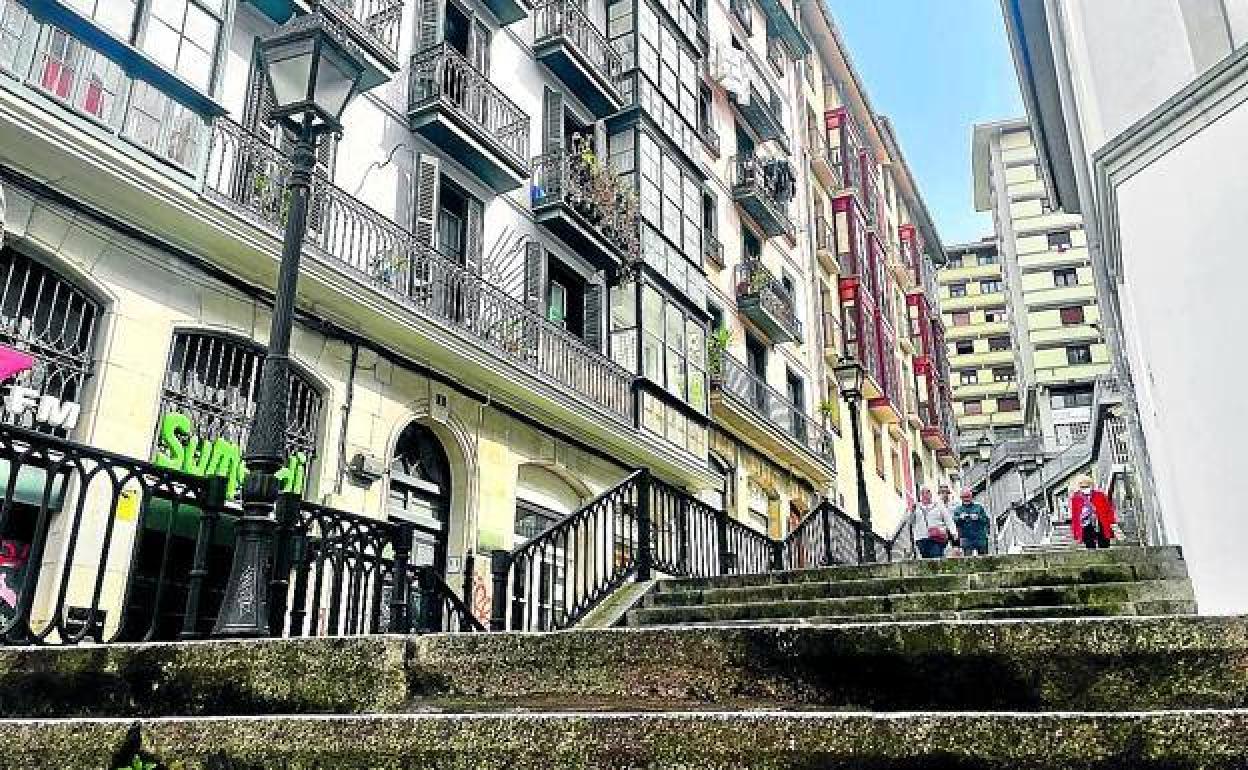 Gehitu pide tratar los asesinatos de Bilbao como casos de violencia sexual y homófoba