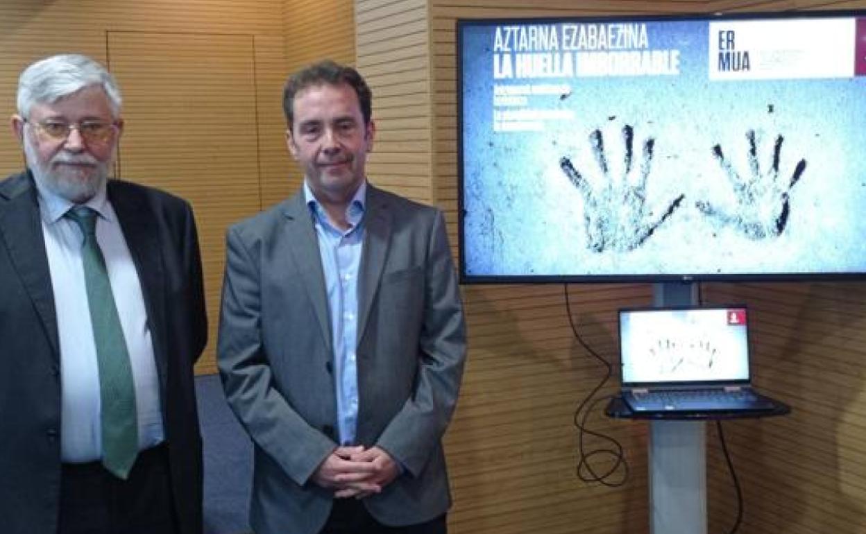 Florencio Domínguez, director del Centro Memorial del Terrorismo, y Juan Carlos Abascal, alcalde de Ermua.