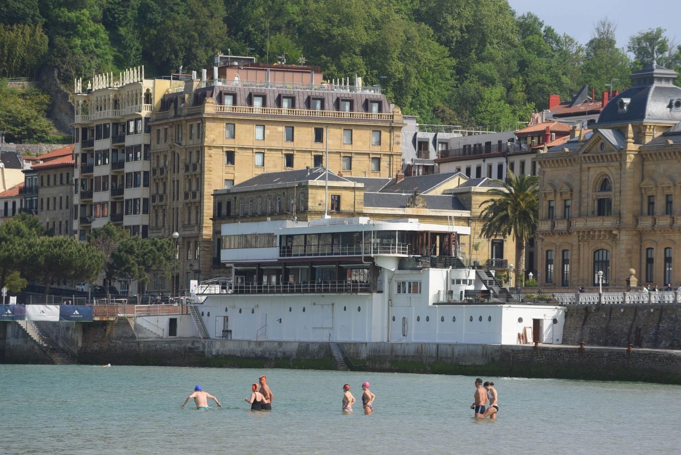 Fotos: Donostia disfruta de un sábado soleado y de agradables temperaturas
